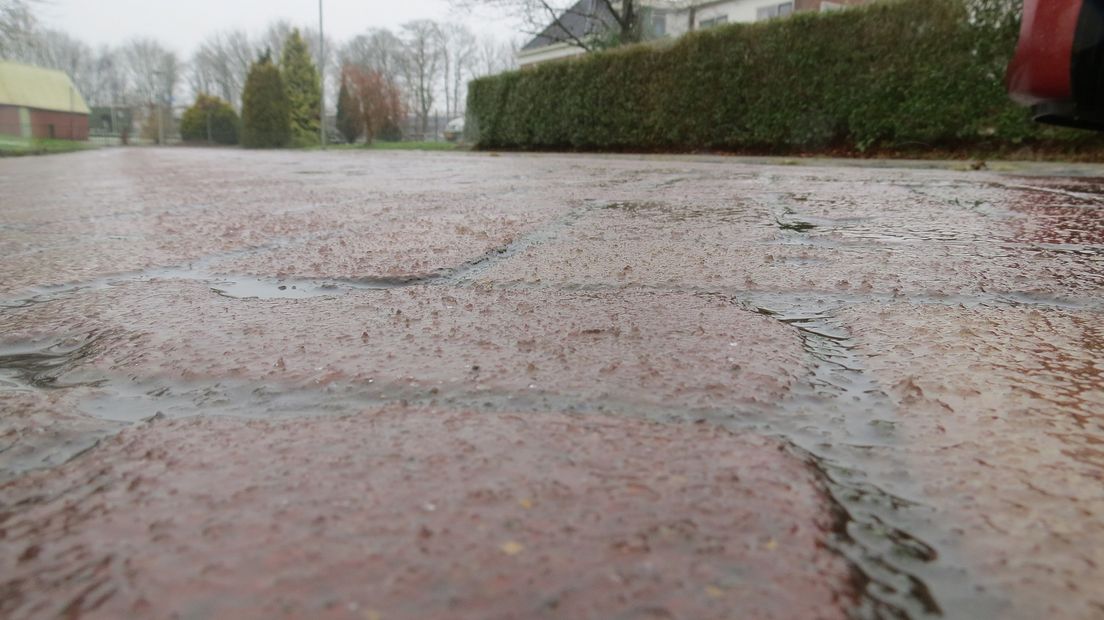 De weerfoto van vandaag: bevroren straten door ijsregen