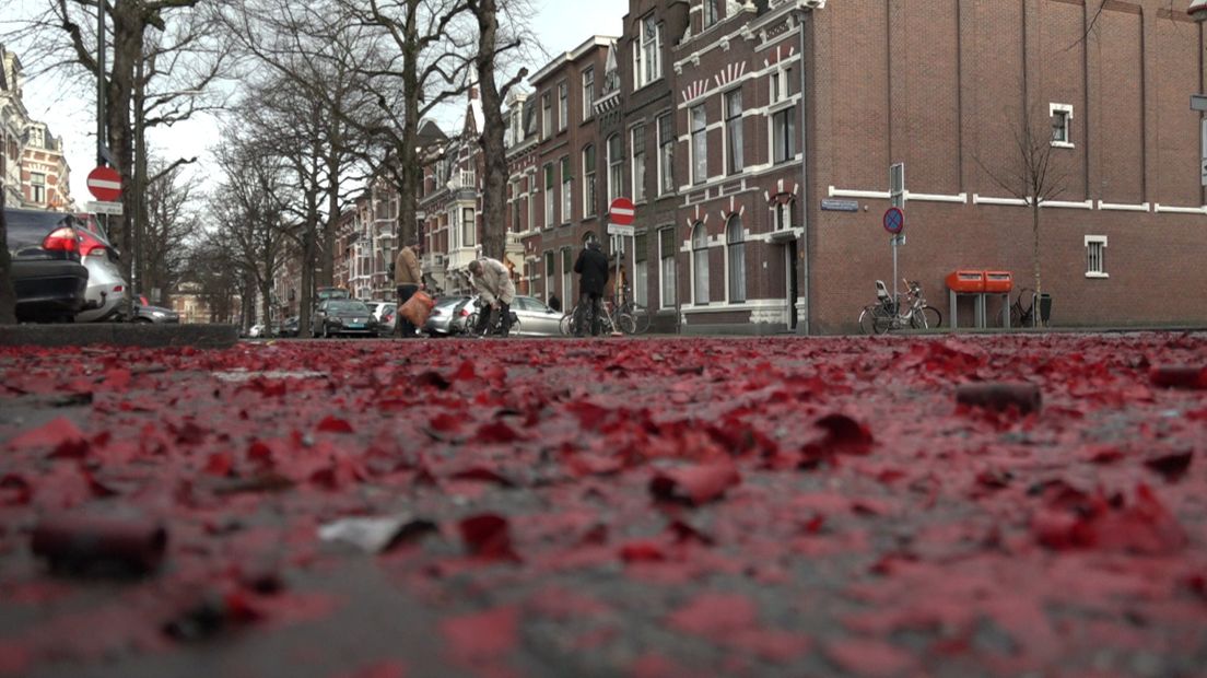 Moslims vegen straten van Haagse wijk Benoordenhout schoon