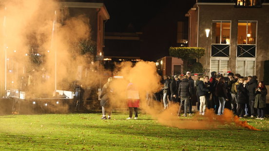 Politie grijpt in na anti-azc-protest in Opheusden: zwaar vuurwerk gegooid, twee aanhoudingen