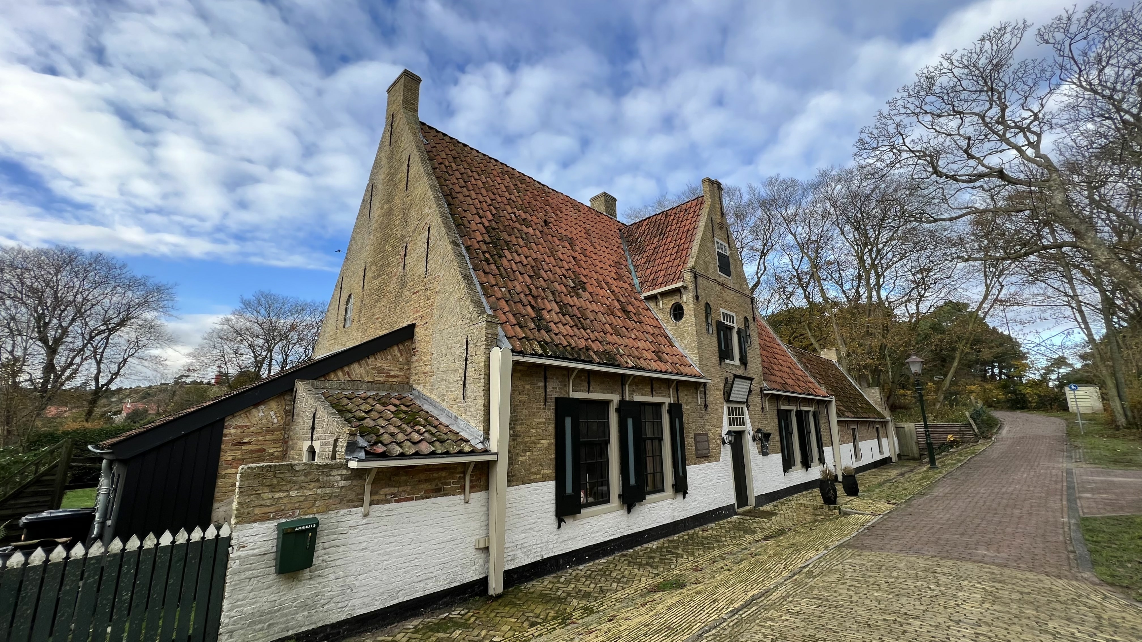Vlieland gaat strategisch huizen kopen om krapte te voorkomen Omrop