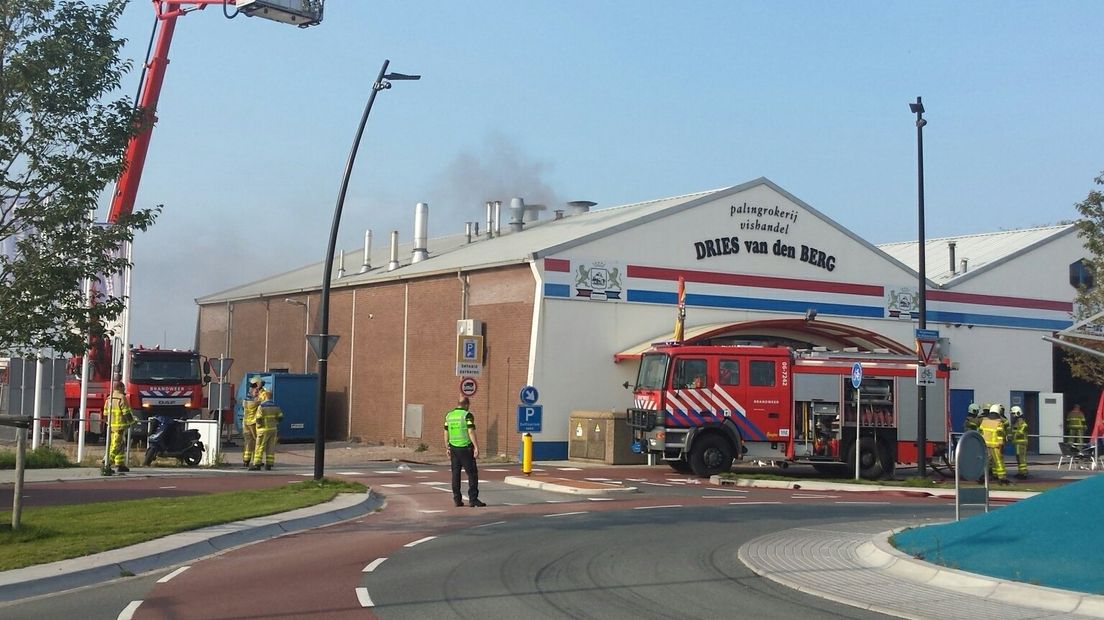 Bij vishandel en palingrokerij Dries van den Berg in Harderwijk woedde brand. De brandweer was met meerdere eenheden en een hoogwerker ter plaatse.