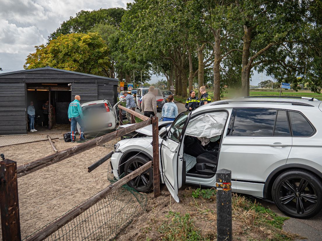 Beide auto's hebben een flinke klap gemaakt.