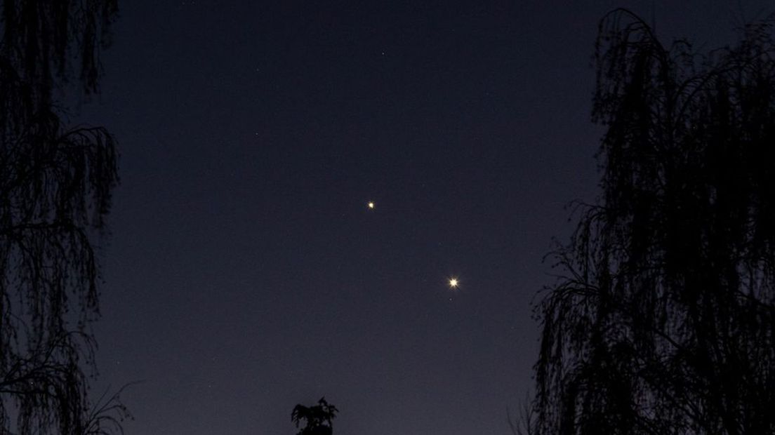 Jupiter en Venus staan vanavond erg dicht bij elkaar