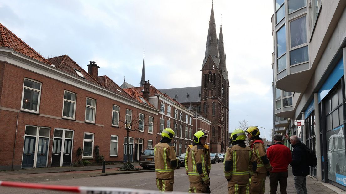 Brandweer in de Elandstraat tijdens storm Eunice