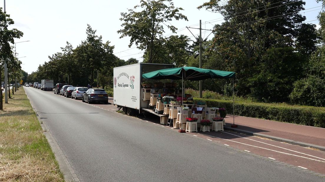 De bloemenkiosk van Patricia Tuynman aan de Melis Stokelaan | Den Haag FM