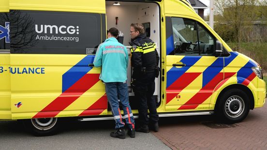 Wielrenner gewond bij botsing met auto. Wielrenner gewond bij botsing met auto.