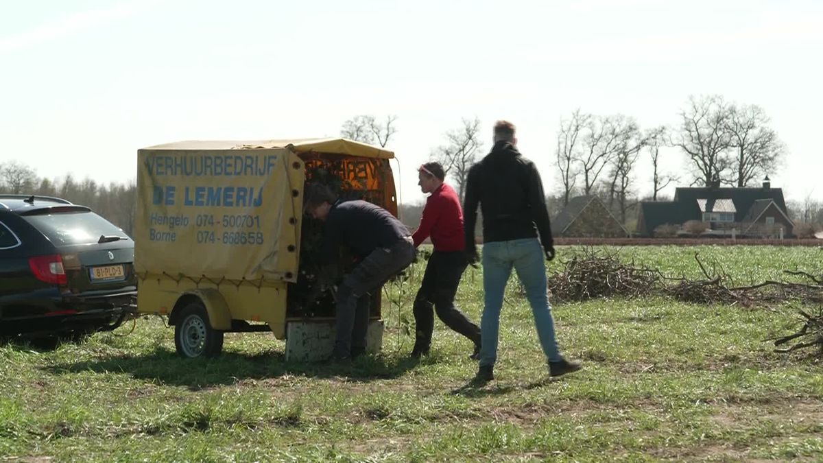 Opbouw van paasvuren in Overijssel in volle gang: 