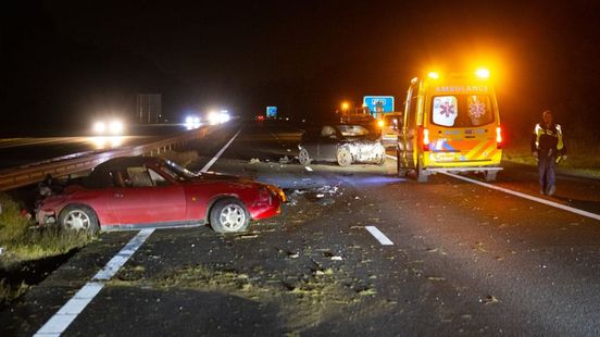Twee gewonden door botsingen op A28. Twee gewonden door botsingen op A28.