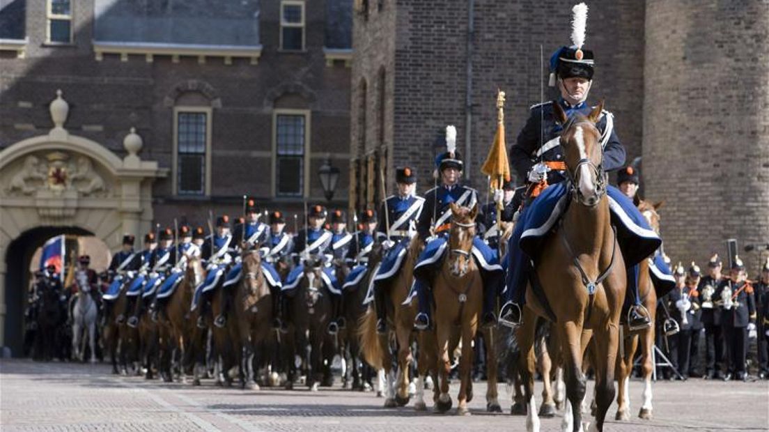 Bereden standaardwacht en ere-escorte Koninklijke Marechaussee