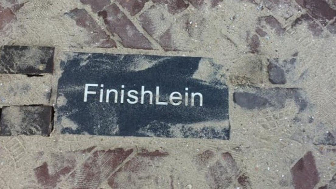De finishlijn in de Langstraat in Zoutelande wordt 'Finishlein'