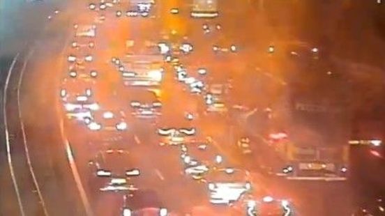 Schade aan viaduct en een ongeluk zorgen voor files