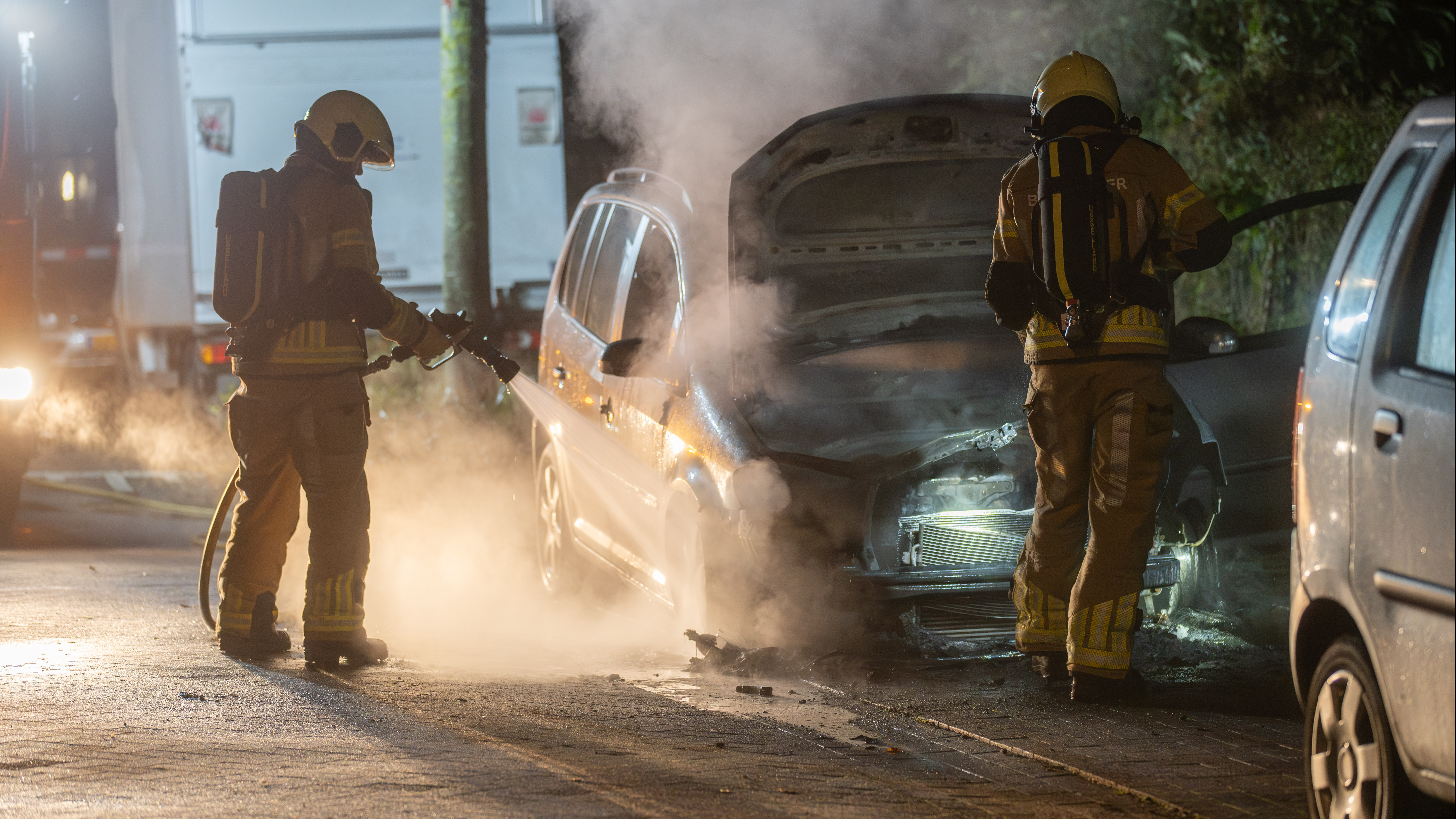 112 Nieuws: Opnieuw Autobrand In Deventer | Steekpartij In Trein Van ...