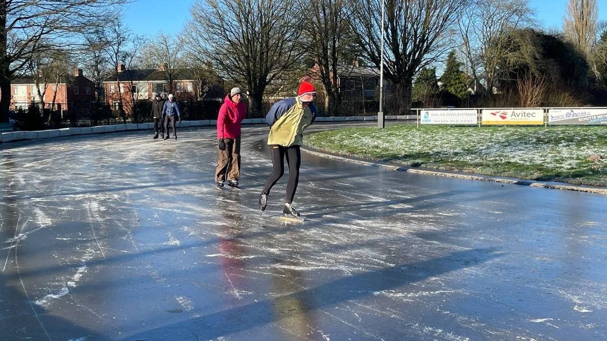 Schaatsliefhebbers gaan in Noordlaren en Nieuw-Buinen letterlijk over één nacht ijs (update)