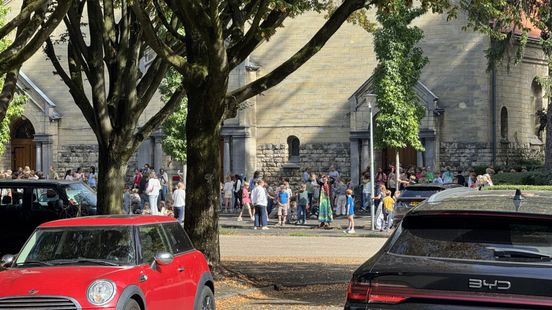 Gaslucht bij basisschool in Maastricht: meer dan 300 kinderen buiten na ontruiming Nieuws