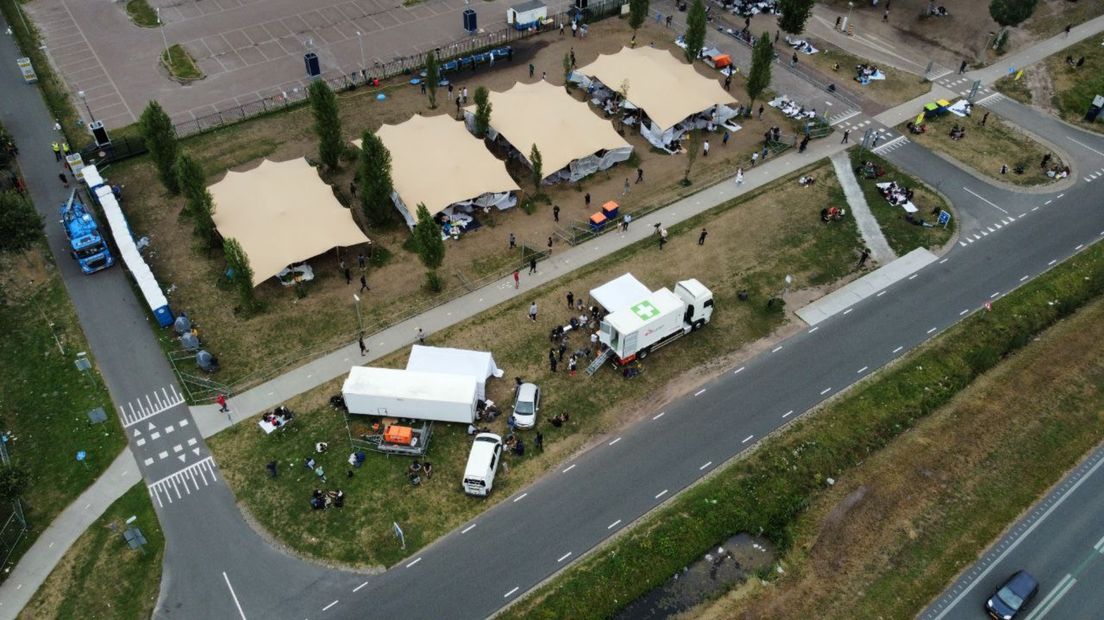 De situatie voor de poort in Ter Apel van uit de lucht gezien