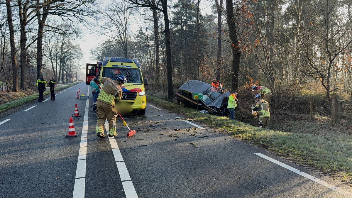 112 Nieuws: Automobilist gewond bij aanrijding in Wierden