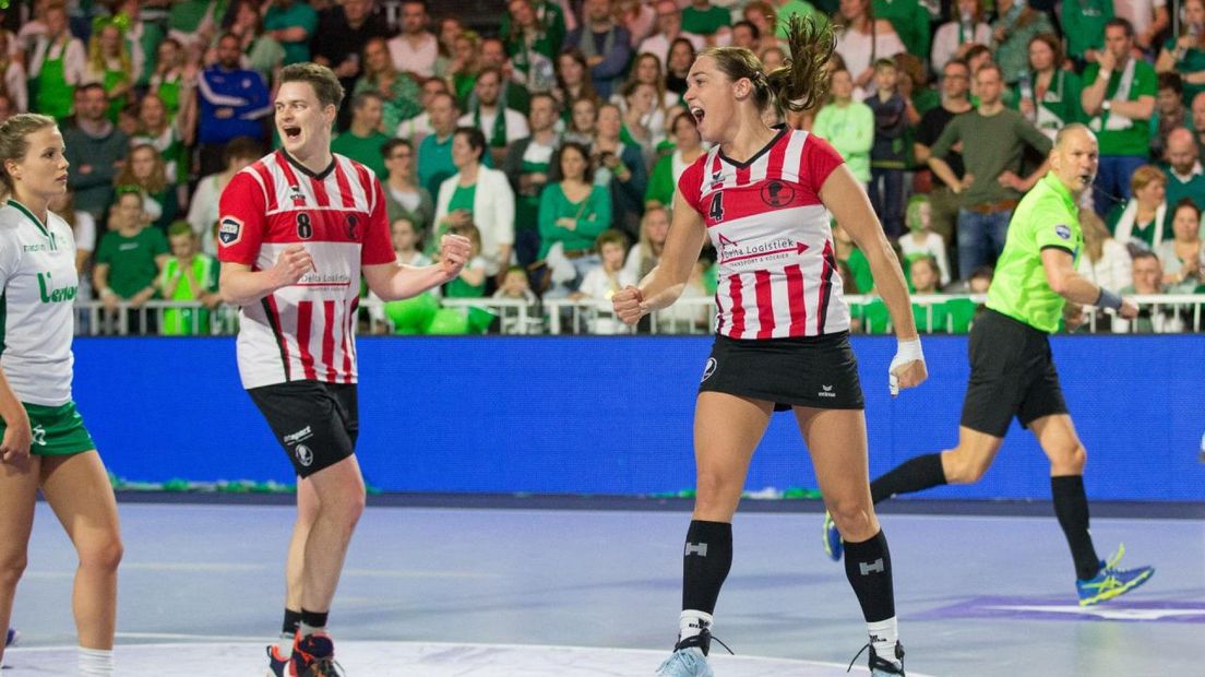Een dolblije Jessica Lokhorst na het winnen van de zaalfinale van 2019