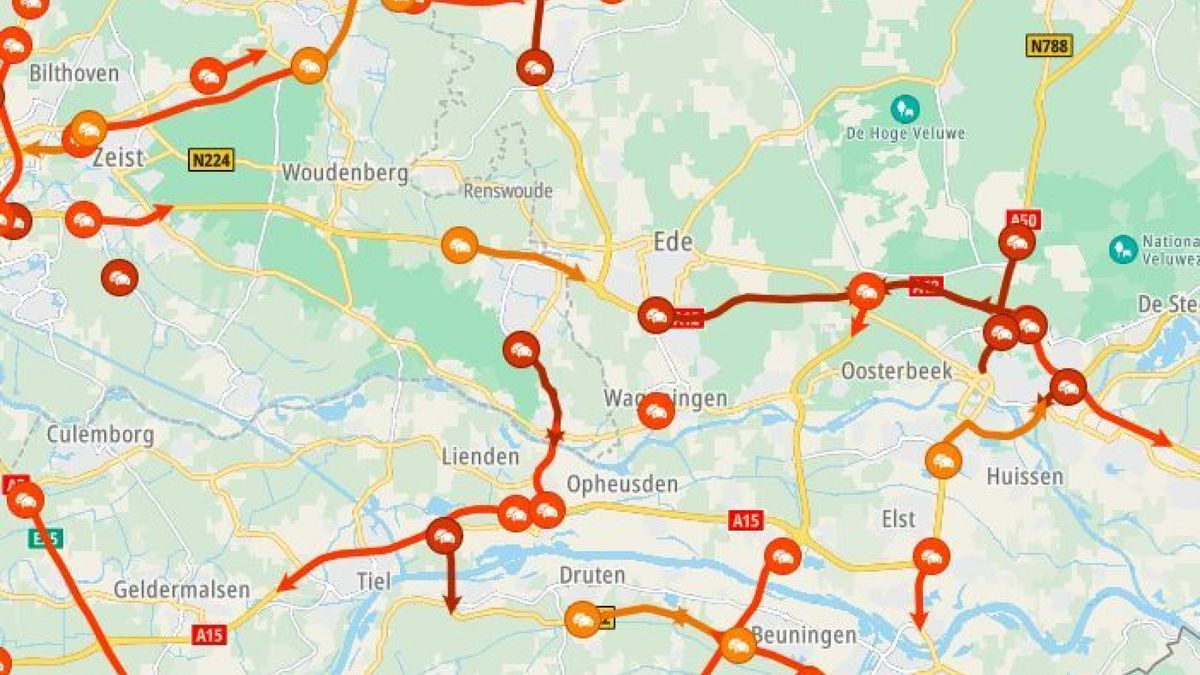 A15 vast door kop-staart-botsing • fietsster aangetikt