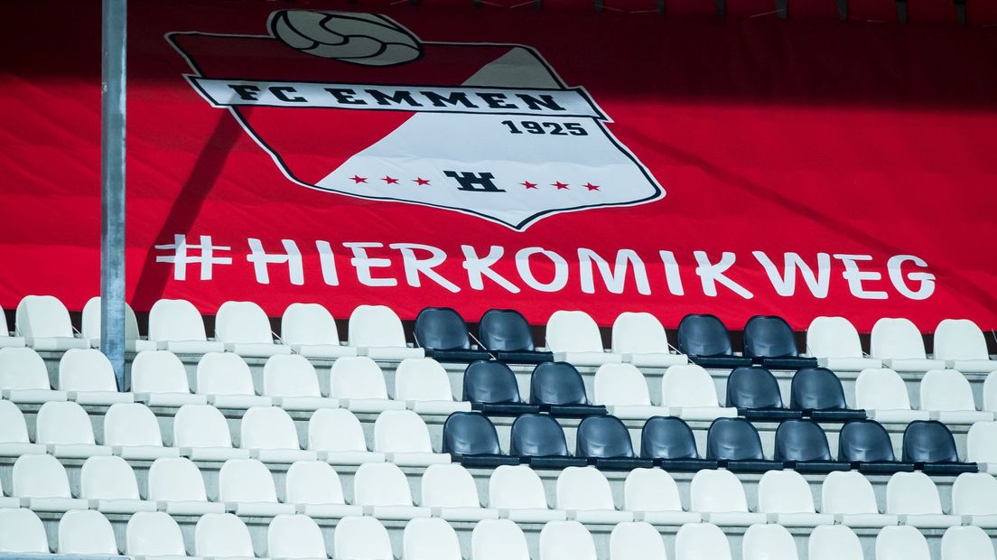 Een lege tribune bij FC Emmen