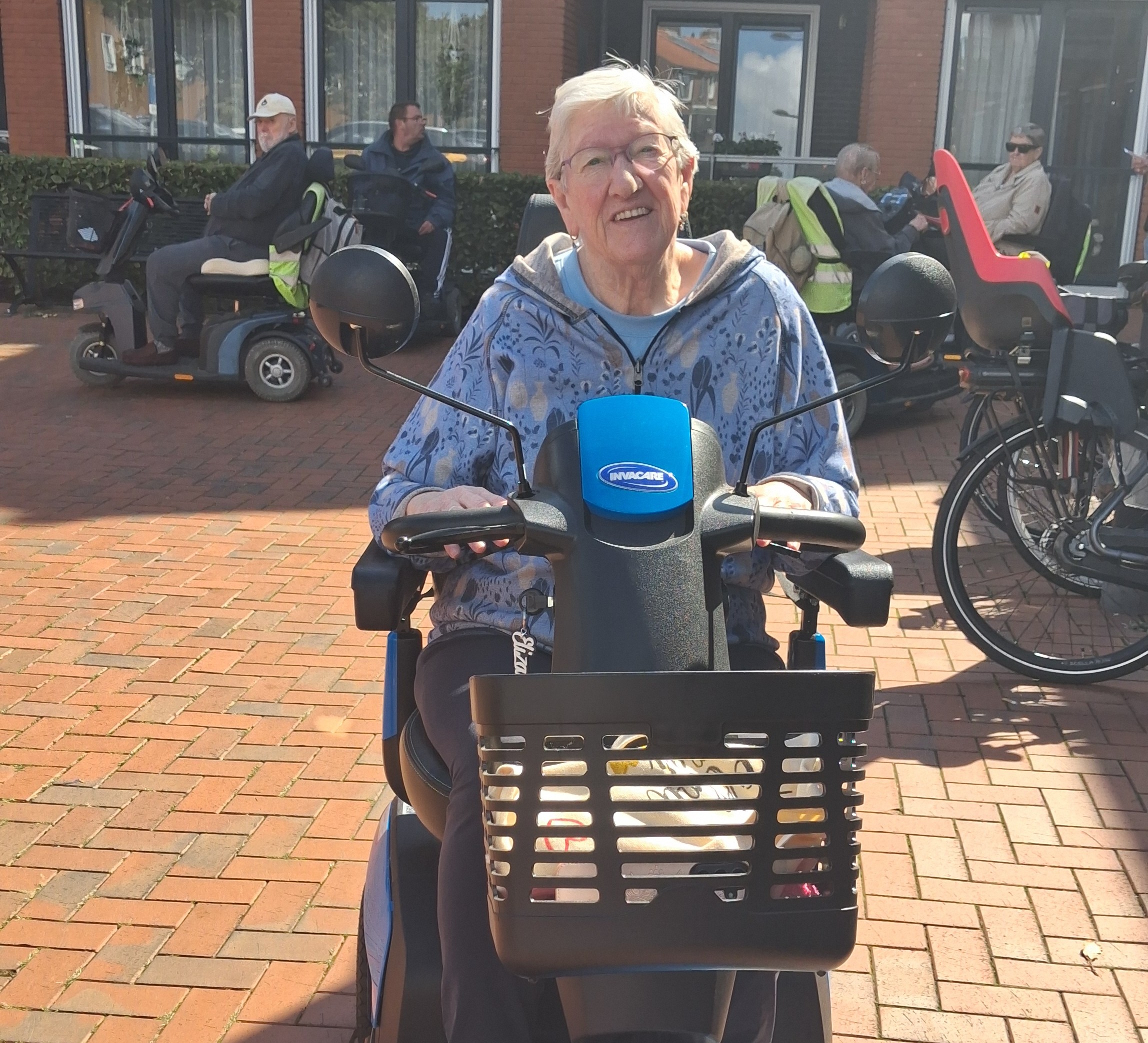 Voor de derde keer op rij scootmobieltocht in Kruiningen: 'Gewoon leuk'