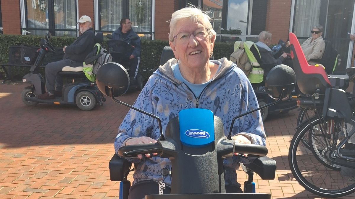 Voor de derde keer op rij scootmobieltocht in Kruiningen: 'Gewoon leuk'