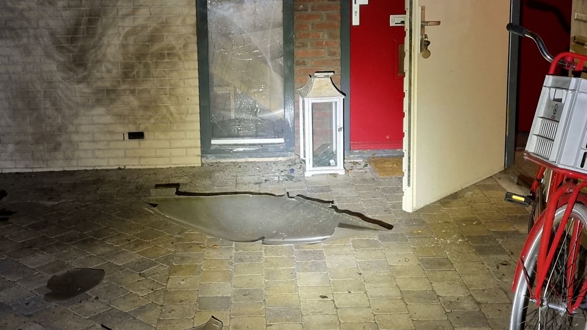 Bestelbus en gemaskerde dader vastgelegd na grote woningexplosie Bathmen