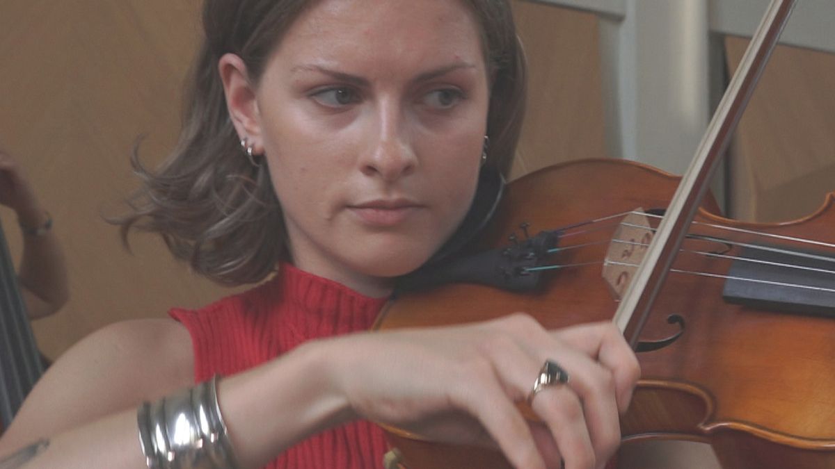 Orkest met jonge muzikanten wil af van stijf imago van klassieke muziek