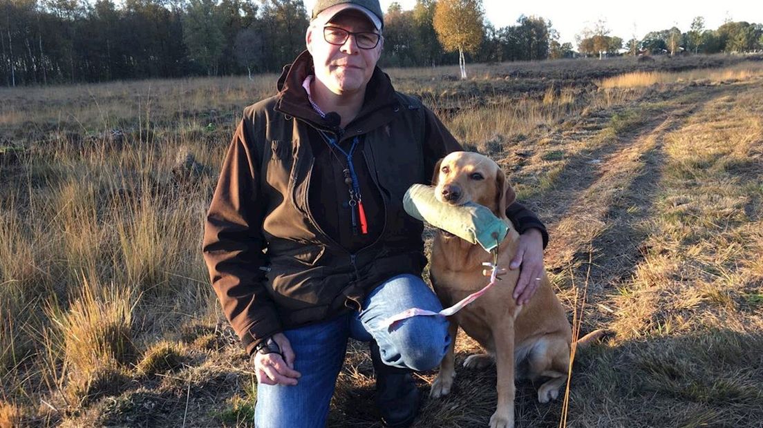 Aldo Winkels met de zeven jaar oude labrador retriever Femke