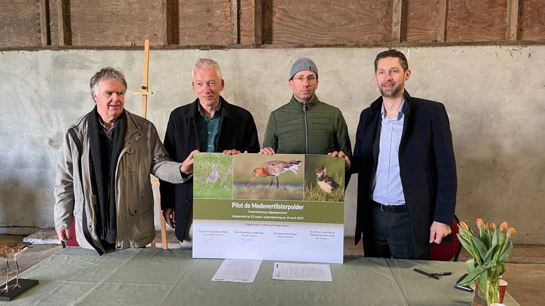 Van links naar rechts: Freek Nieuwenhuis, Marco Glastra, Jan Kuipers en gedeputeerde Johan Hamster