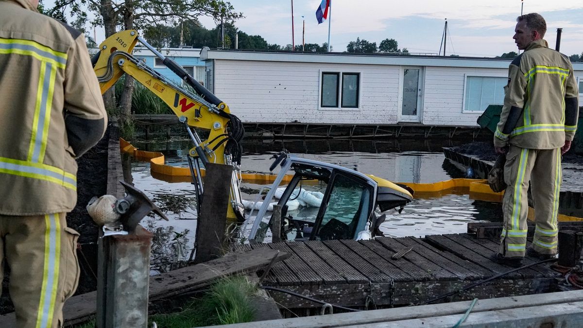 Graafmachine valt in Zuidlaardermeer