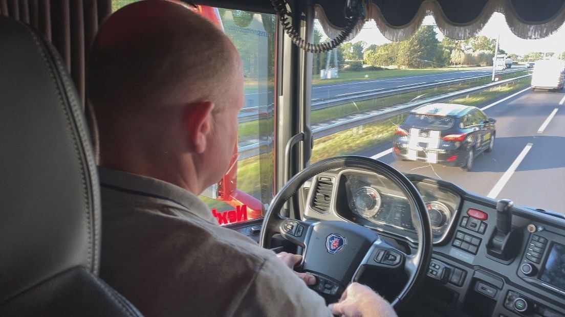Vrachtwagenchauffeur René van Coesant is blij met een extra rijstrook