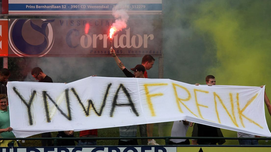 Rijnsburgse Boys-supporters steunen Frenk