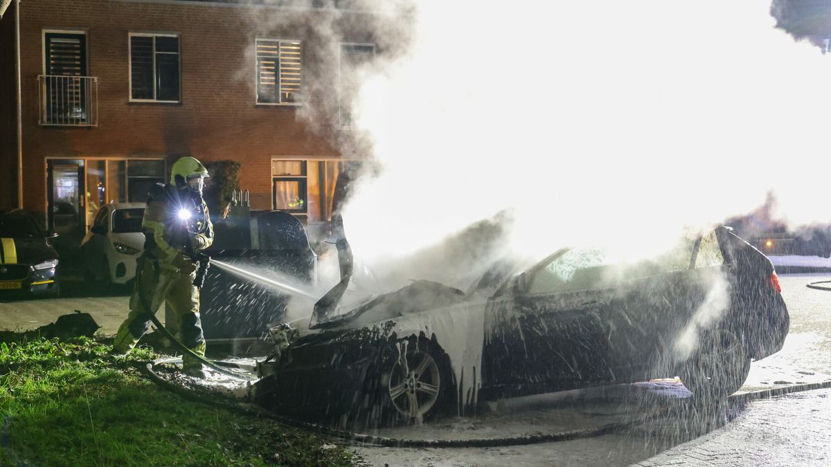 Twee autobranden, opnieuw in Leeuwarder wijk Huizum