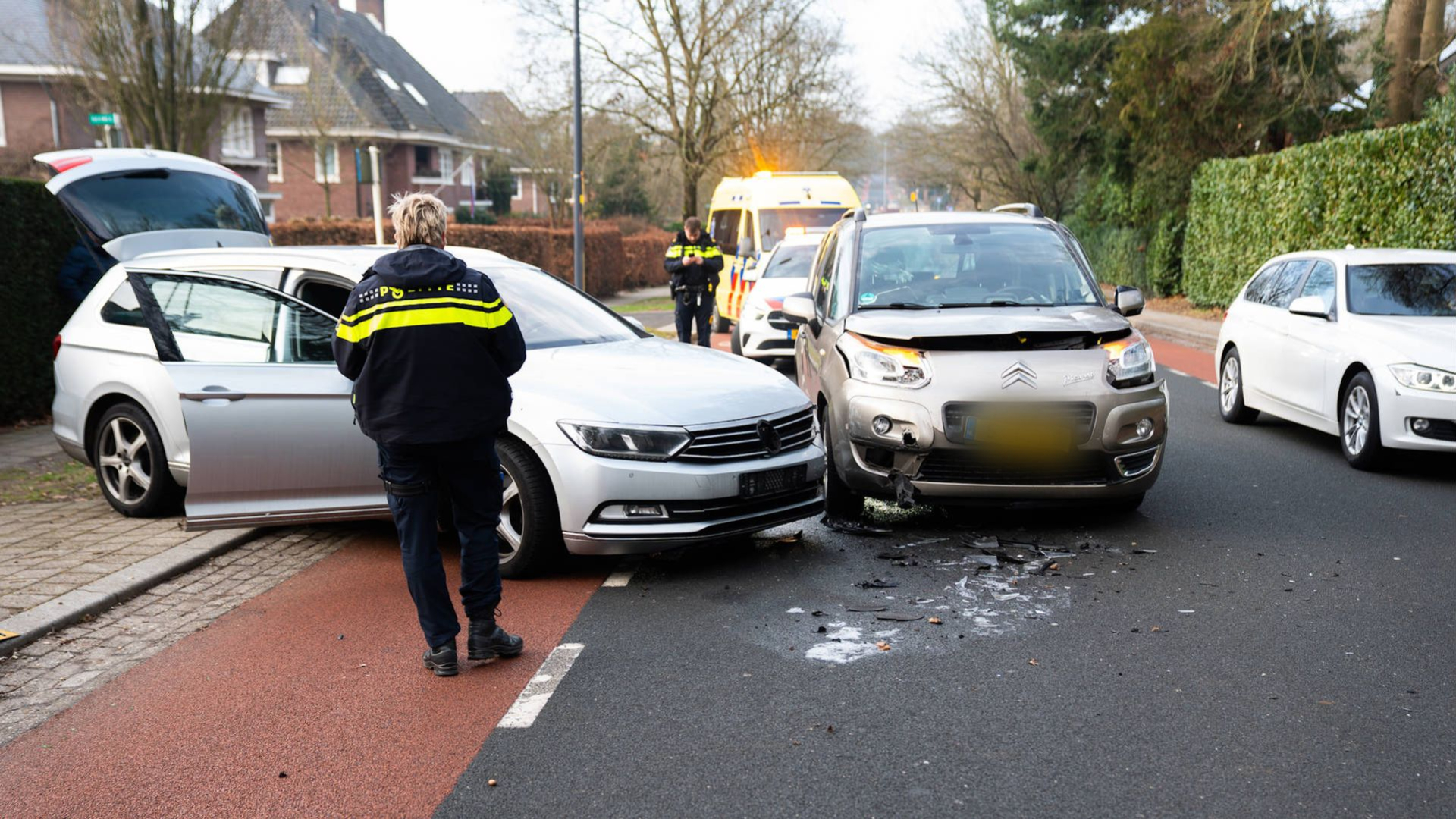 Twee auto's beschadigd bij botsing