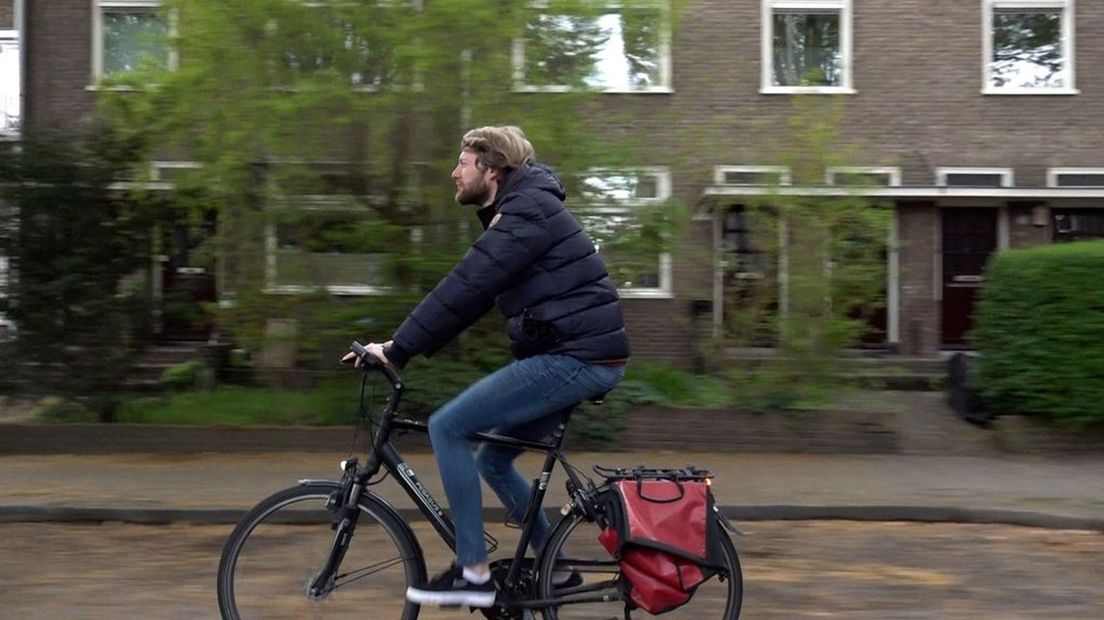 Op de fiets door 3275 dorpen en steden.