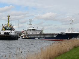 Schip vastgelopen op Kanaal van Gent naar Terneuzen