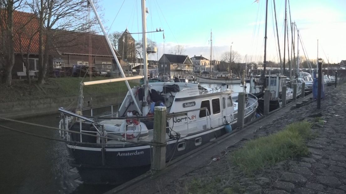 De 'Solitario' van Henk de Velde in de haven van Kampen