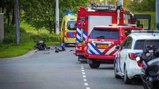 Dode bij auto-ongeluk, drie anderen gewond. Dode bij auto-ongeluk, drie anderen gewond.
