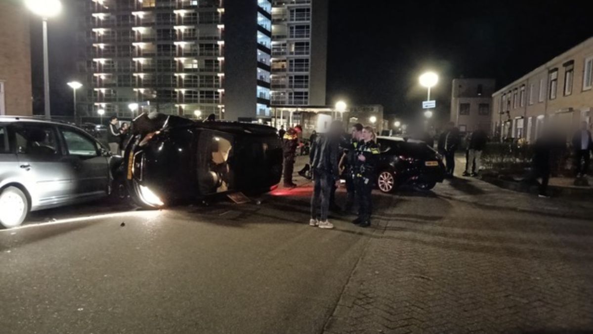 Gewonde bij ongeval in Roermond: auto op zijn kant terechtgekomen