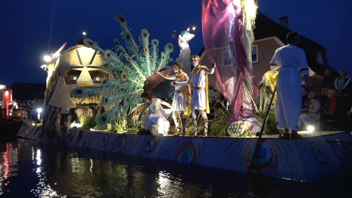 Prinses Beatrix verrassende gast bij gondelvaart in Belt-Schutsloot