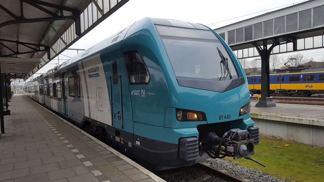 De trein die rijdt op de nieuwe lijn Hengelo-Bielefeld