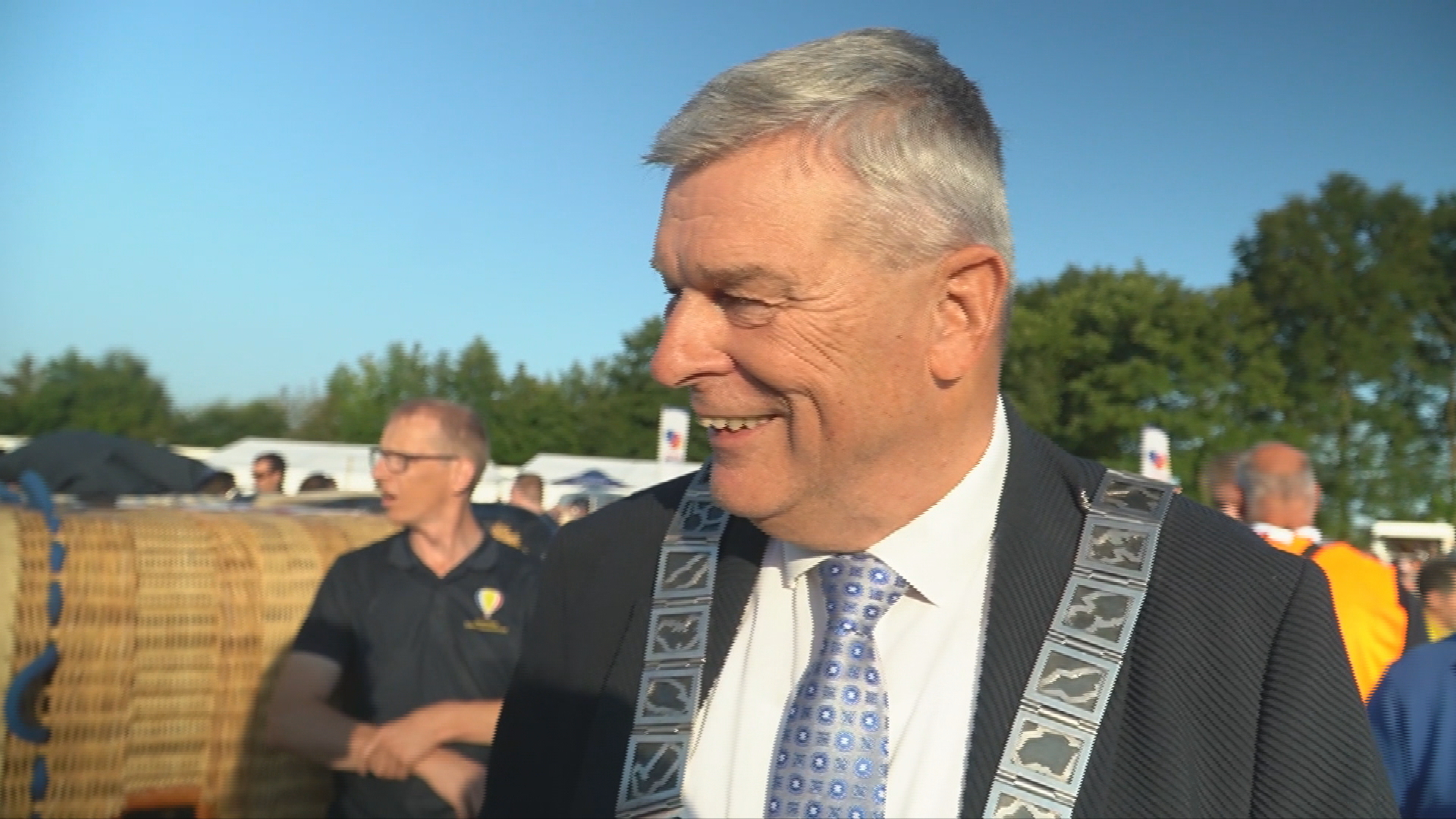 Burgemeester van gemeente Ballonfeesten kan zelf niet mee in het mandje: "Ik heb hoogtevrees"