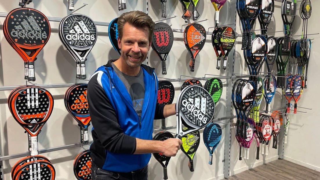 Alexander Bols verkoopt padel rackets in al zijn sportzaken