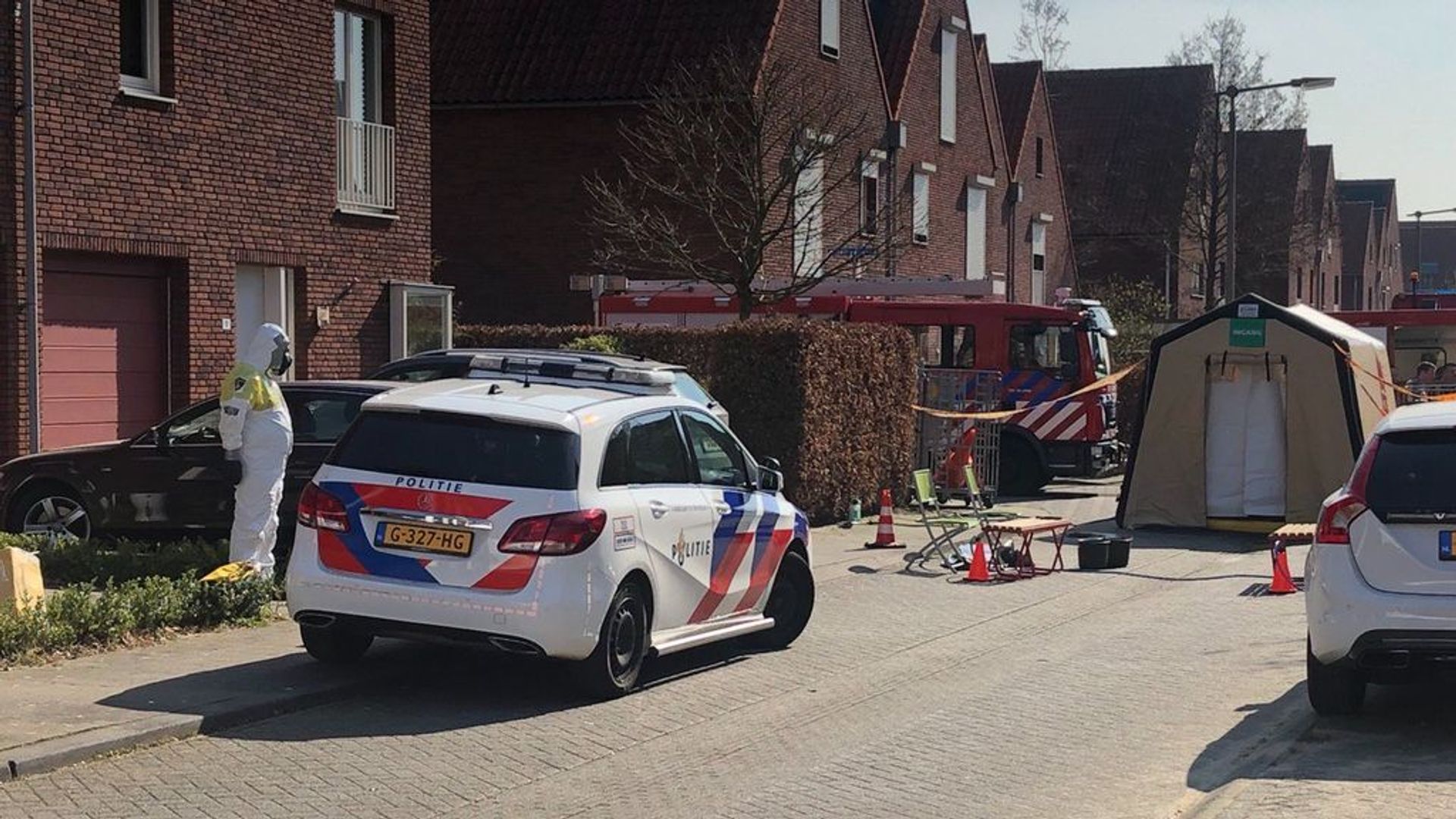 Gespecialiseerde teams doen onderzoek naar de nog onbekende stof.