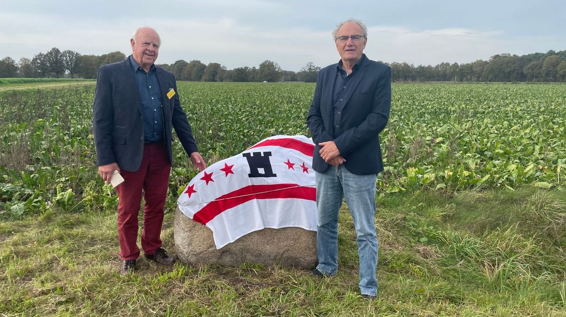 Jan van der Struik en Egbert Meijers van de commissie Markestenen Drenthe