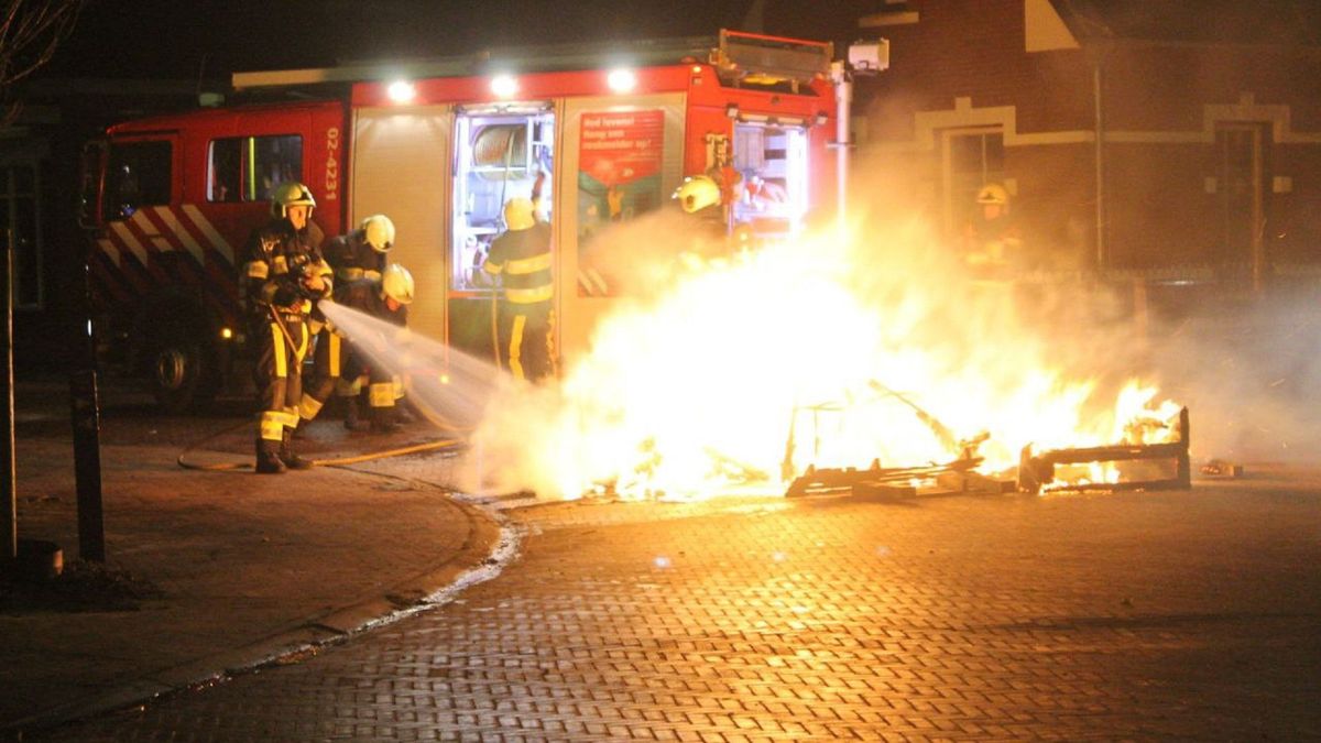 Mogelijk blijvend letsel politieagenten na rellen oud en nieuw in Noardeast-Fryslân
