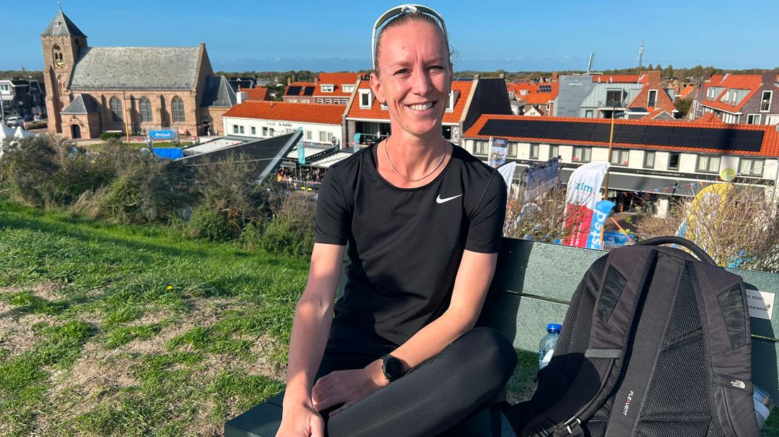 Marieke Kunkeler uit Tilburg loopt de Kustmarathon