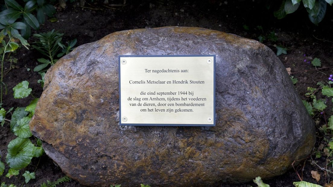 Burgers Zoo herdenkt gebombardeerde verzorgers
