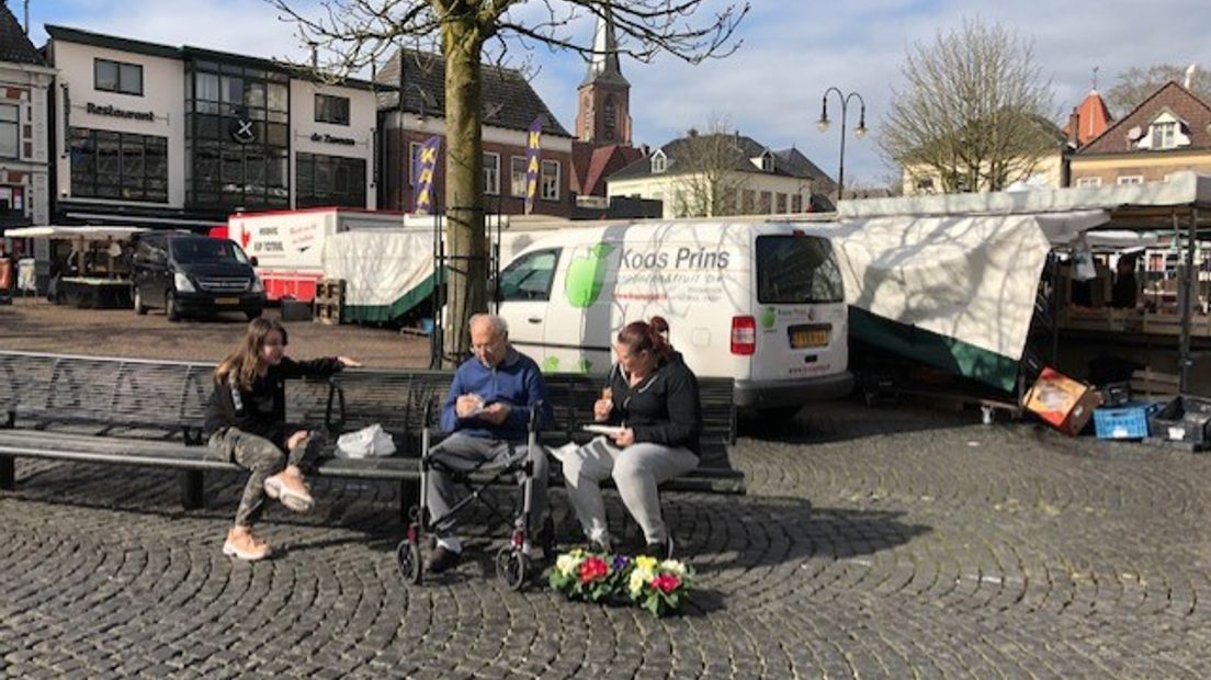 Visje eten op de markt.