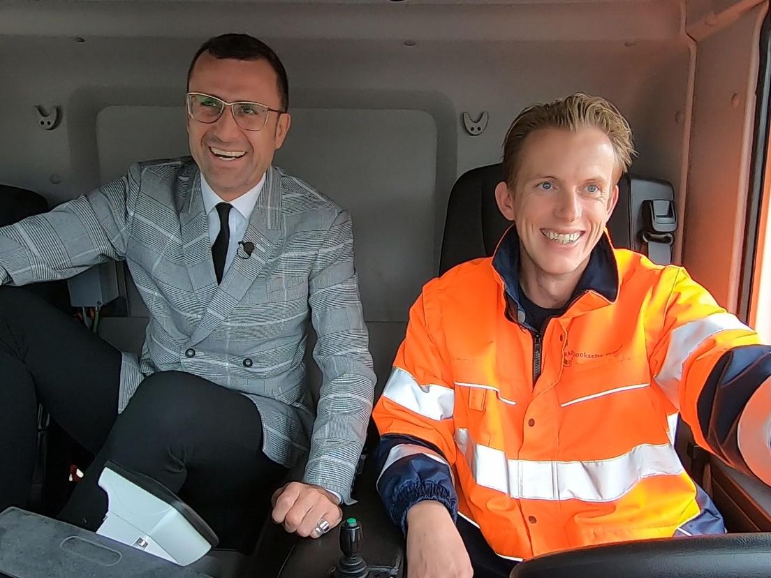 Sjoerd (links) en chauffeur Erik